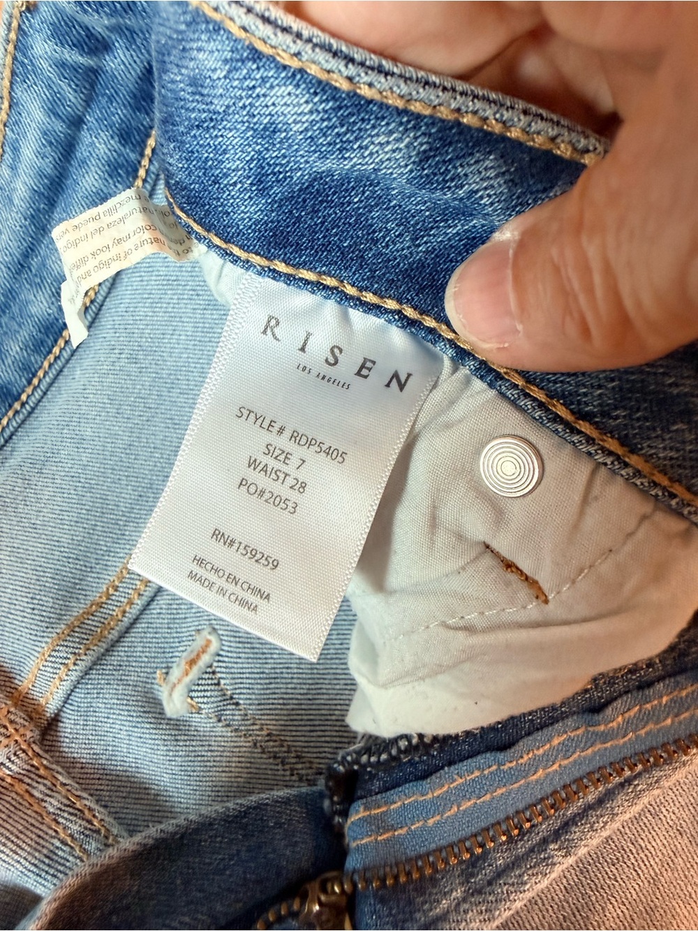 Risen Medium High Rise  Frayed-Hem Cropped Jeans - Picture 6 of 8